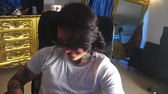 Snapshot of dantecoppolaa_ chatting on 02/02/25, 03:39 dantecoppolaa online show from 02/02/25, 03:39