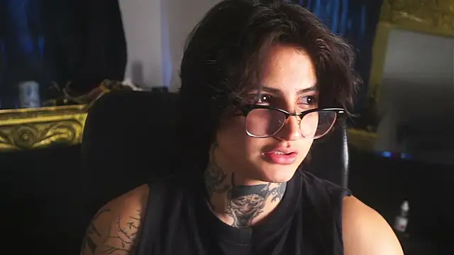 Snapshot of dantecoppolaa_ chatting on 02/18/25, 02:49 dantecoppolaa online show from 02/18/25, 02:49