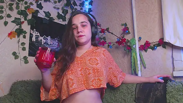 Snapshot of Tiny_Witch chatting on 11/09/25, 11:36 Tiny Witch online show from 11/09/25, 11:36