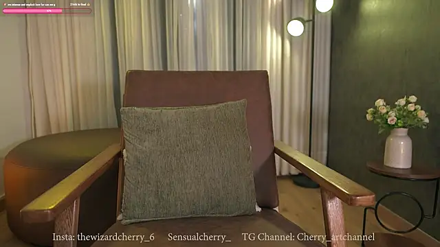 Snapshot of Miss_beee chatting on 07/13/26, 08:22 Miss beee online show from 07/13/26, 08:22