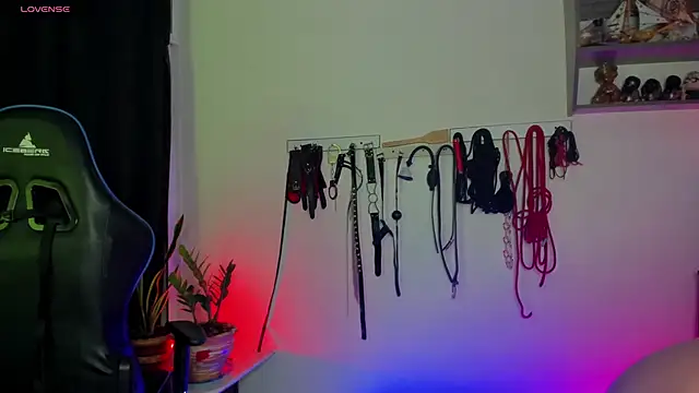 Snapshot of scarlet-kennedy98 chatting on 12/17/24, 12:23 scarlet-kennedy98 online show from 12/17/24, 12:23