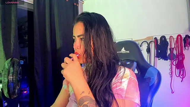 Snapshot of scarlet-kennedy98 chatting on 12/19/24, 12:02 scarlet-kennedy98 online show from 12/19/24, 12:02