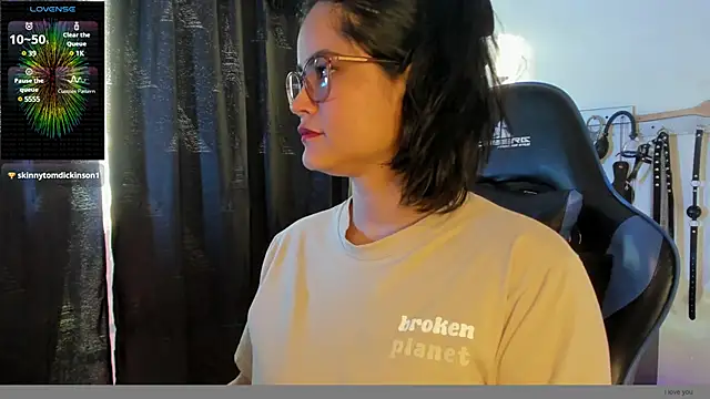 Snapshot of scarlet-kennedy98 chatting on 01/20/25, 10:04 scarlet-kennedy98 online show from 01/20/25, 10:04