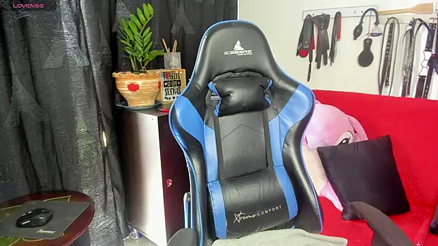 Snapshot of scarlet-kennedy98 chatting on 02/17/25, 06:37 scarlet-kennedy98 online show from 02/17/25, 06:37