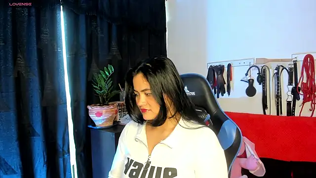 Snapshot of scarlet-kennedy98 chatting on 02/21/25, 10:37 scarlet-kennedy98 online show from 02/21/25, 10:37