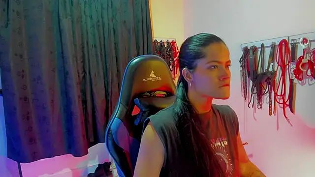 Snapshot of scarlet-kennedy98 chatting on 09/08/25, 10:42 scarlet-kennedy98 online show from 09/08/25, 10:42