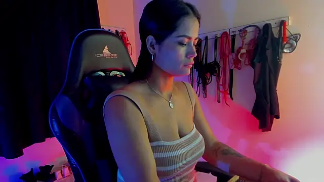 Snapshot of scarlet-kennedy98 chatting on 09/19/25, 12:34 scarlet-kennedy98 online show from 09/19/25, 12:34