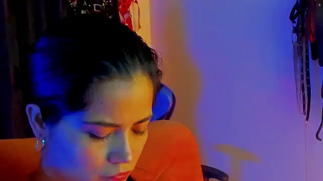 Snapshot of scarlet-kennedy98 chatting on 09/24/25, 08:45 scarlet-kennedy98 online show from 09/24/25, 08:45