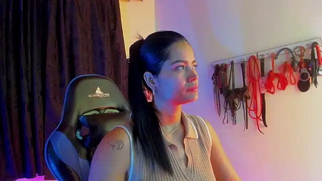 Snapshot of scarlet-kennedy98 chatting on 10/07/25, 10:51 scarlet-kennedy98 online show from 10/07/25, 10:51