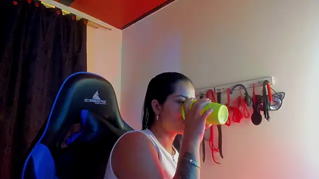 Snapshot of scarlet-kennedy98 chatting on 10/18/25, 12:02 scarlet-kennedy98 online show from 10/18/25, 12:02