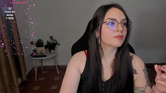 Snapshot of anaveleeez chatting on 01/18/25, 03:31 anaveleeez online show from 01/18/25, 03:31