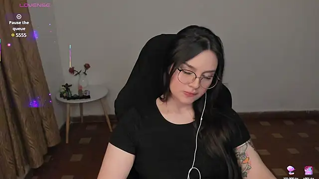 Snapshot of anaveleeez chatting on 03/01/25, 04:37 anaveleeez online show from 03/01/25, 04:37