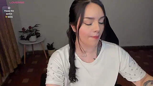 Snapshot of anaveleeez chatting on 03/20/25, 12:51 anaveleeez online show from 03/20/25, 12:51