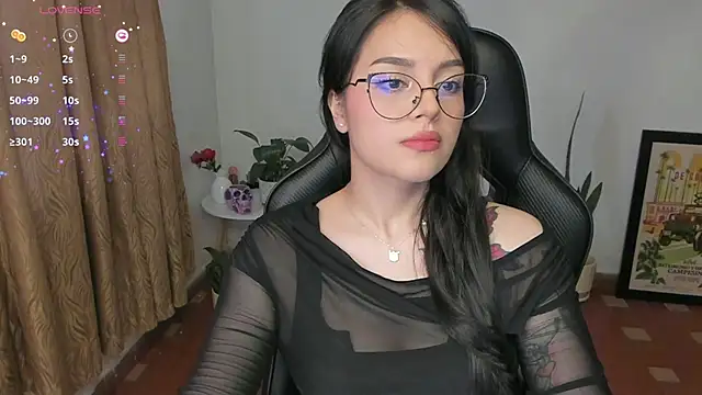 Snapshot of anaveleeez chatting on 10/09/25, 09:35 anaveleeez online show from 10/09/25, 09:35