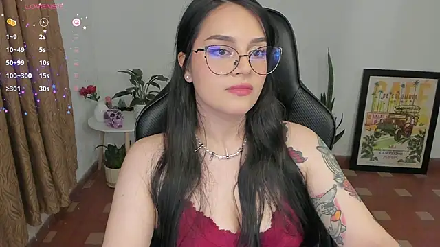 Snapshot of anaveleeez chatting on 10/18/25, 02:36 anaveleeez online show from 10/18/25, 02:36