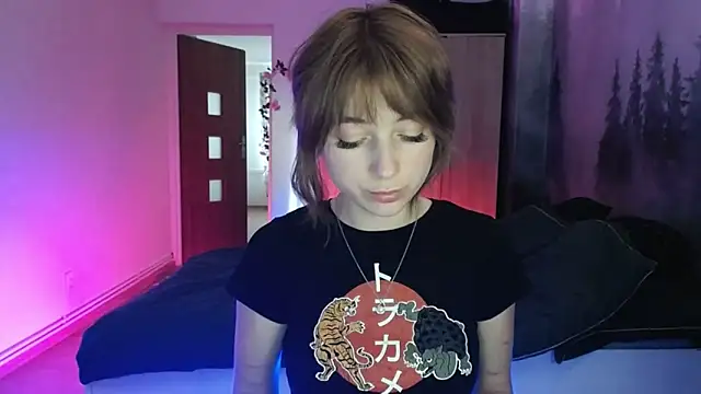 LuciaYoung online show from 12/04/24, 01:09