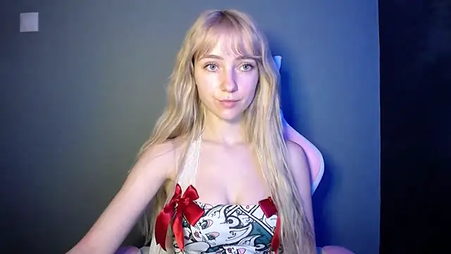 LuciaYoung online show from 04/27/26, 07:23