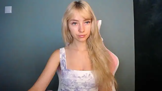 LuciaYoung online show from 06/06/26, 06:40