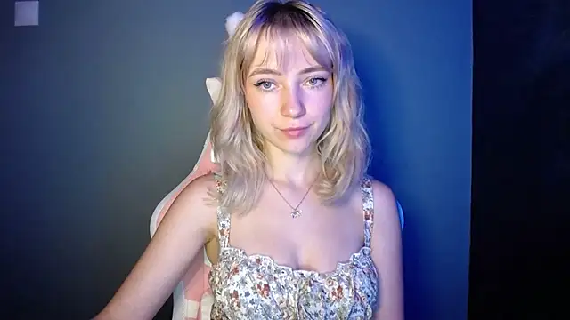 LuciaYoung online show from 07/04/26, 06:25