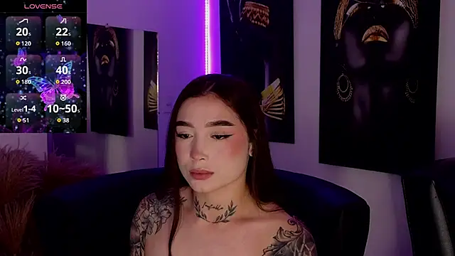 Snapshot of _brenna_hanson chatting on 11/11/25, 07:25 brenna hanson online show from 11/11/25, 07:25