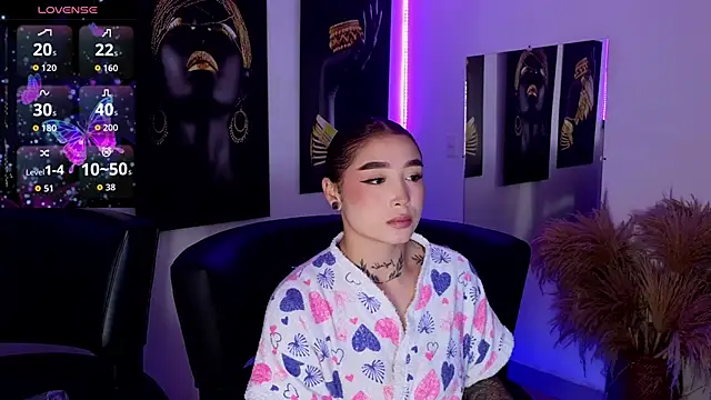 Snapshot of _brenna_hanson chatting on 11/19/25, 07:25 brenna hanson online show from 11/19/25, 07:25