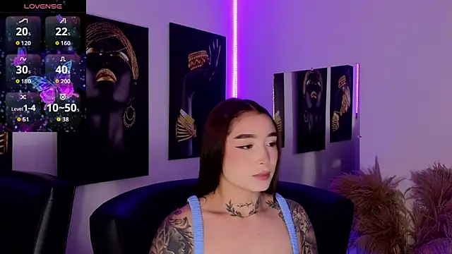 Snapshot of _brenna_hanson chatting on 11/25/25, 07:03 brenna hanson online show from 11/25/25, 07:03