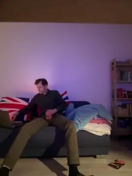 Snapshot of user0p315 chatting on 12/14/25, 01:00 user0p315 online show from 12/14/25, 01:00