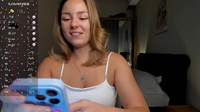 Snapshot of ThreeshaWhite chatting on 09/16/25, 05:30 ThreeshaWhite online show from 09/16/25, 05:30