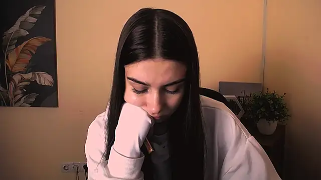 Snapshot of Lili_magic chatting on 10/17/25, 07:00 Lili magic online show from 10/17/25, 07:00