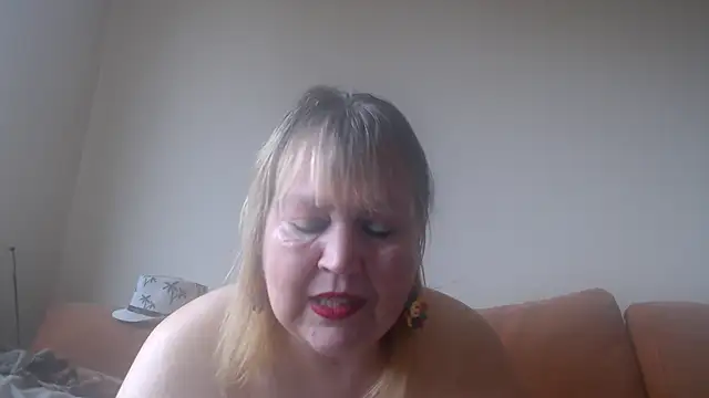 Snapshot of Blasflittchen chatting on 02/05/25, 11:44 Blasflittchen online show from 02/05/25, 11:44