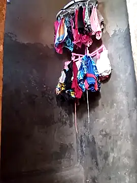 Snapshot of pretty_amaal chatting on 12/15/24, 12:17 pretty amaal online show from 12/15/24, 12:17