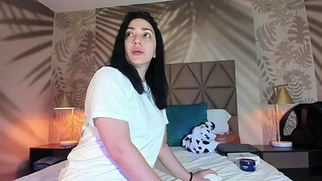 LIAH IZUMI online show from 10/01/25, 10:54