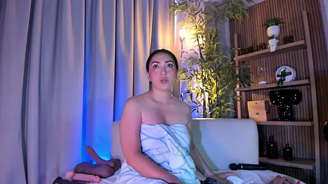 LIAH IZUMI online show from 07/28/26, 12:12