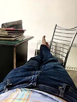 Snapshot of lund_lol chatting on 10/24/25, 10:44 lund lol online show from 10/24/25, 10:44