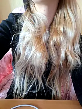 Elza kom online show from 10/16/25, 02:23