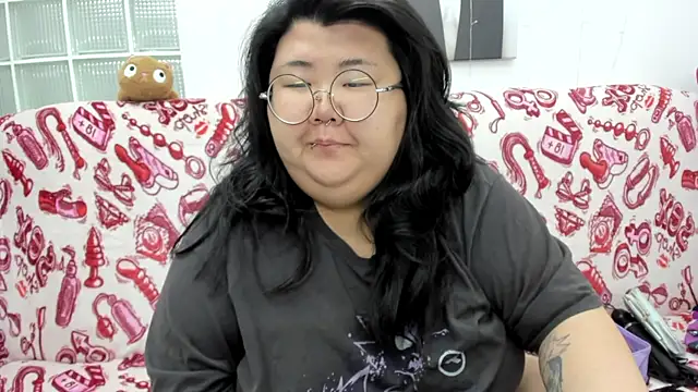 Snapshot of Nadine_asian chatting on 07/07/26, 01:30 Nadine asian online show from 07/07/26, 01:30