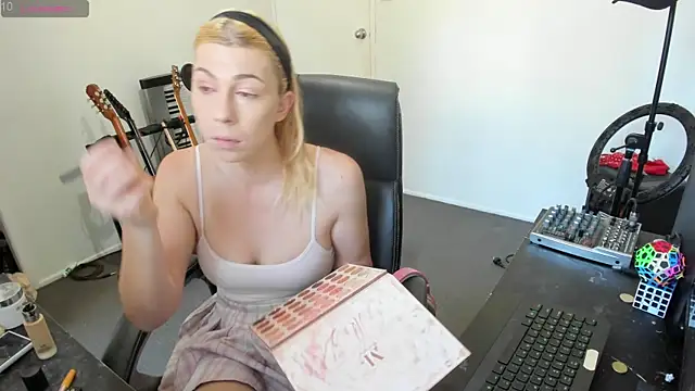 Ts-lucy-lux online show from 10/06/25, 09:34