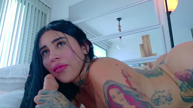 Snapshot of Sofhia_cruz chatting on 01/28/25, 08:04 Sofhia cruz online show from 01/28/25, 08:04