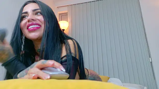 Snapshot of Sofhia_cruz chatting on 03/15/25, 03:29 Sofhia cruz online show from 03/15/25, 03:29