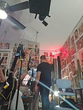 Snapshot of luvs2cumm69 chatting on 11/01/25, 12:51 luvs2cumm69 online show from 11/01/25, 12:51