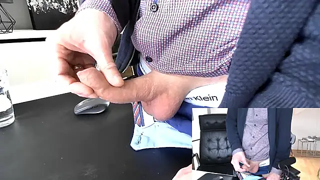 Snapshot of sperma_tributes chatting on 11/28/25, 09:23 sperma tributes online show from 11/28/25, 09:23