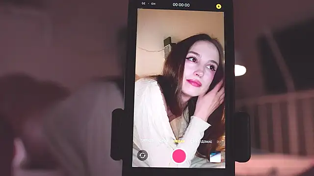 Snapshot of NeonShine chatting on 10/02/25, 05:58 NeonShine online show from 10/02/25, 05:58