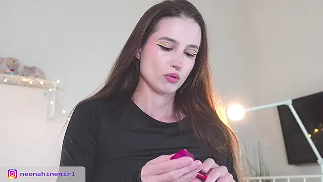 Snapshot of NeonShine chatting on 10/07/25, 05:04 NeonShine online show from 10/07/25, 05:04