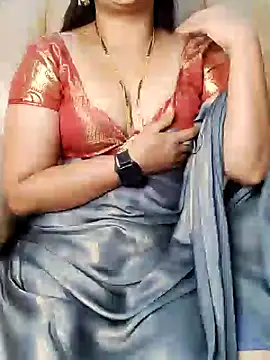 Snapshot of Traditional_Housewife_ chatting on 01/17/25, 03:43 Traditional Housewife online show from 01/17/25, 03:43