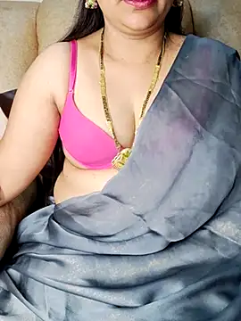 Snapshot of Traditional_Housewife_ chatting on 02/17/25, 06:26 Traditional Housewife online show from 02/17/25, 06:26
