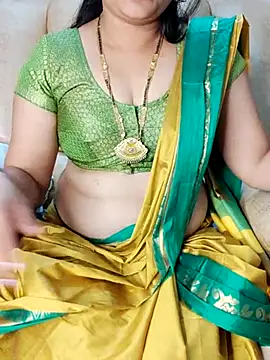 Snapshot of Traditional_Housewife_ chatting on 02/19/25, 02:01 Traditional Housewife online show from 02/19/25, 02:01