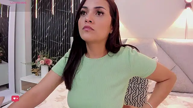 Snapshot of katrina_kaif_x chatting on 11/27/25, 07:05 katrina kaif x online show from 11/27/25, 07:05