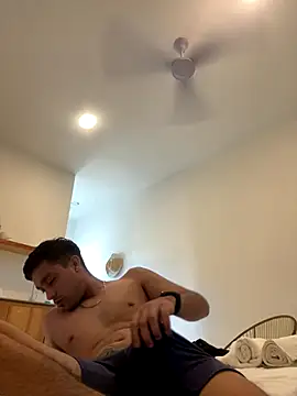 Magicerosxx69 online show from 10/10/25, 09:36