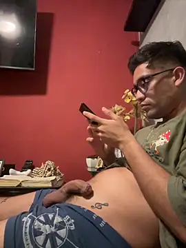 Snapshot of Magicerosxx69 chatting on 11/16/25, 08:20 Magicerosxx69 online show from 11/16/25, 08:20