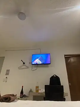 Snapshot of Magicerosxx69 chatting on 11/28/25, 10:12 Magicerosxx69 online show from 11/28/25, 10:12